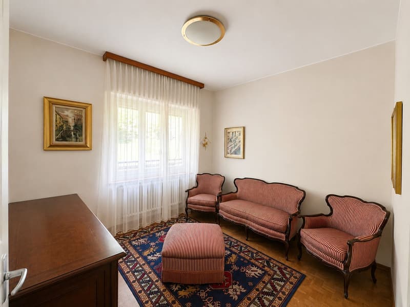 Prächtige Uni-Bi-Familien-Villa mit gepflegtem Garten, optimaler Ausrichtung und freier Sicht (21)