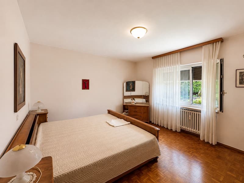 Prächtige Uni-Bi-Familien-Villa mit gepflegtem Garten, optimaler Ausrichtung und freier Sicht (20)