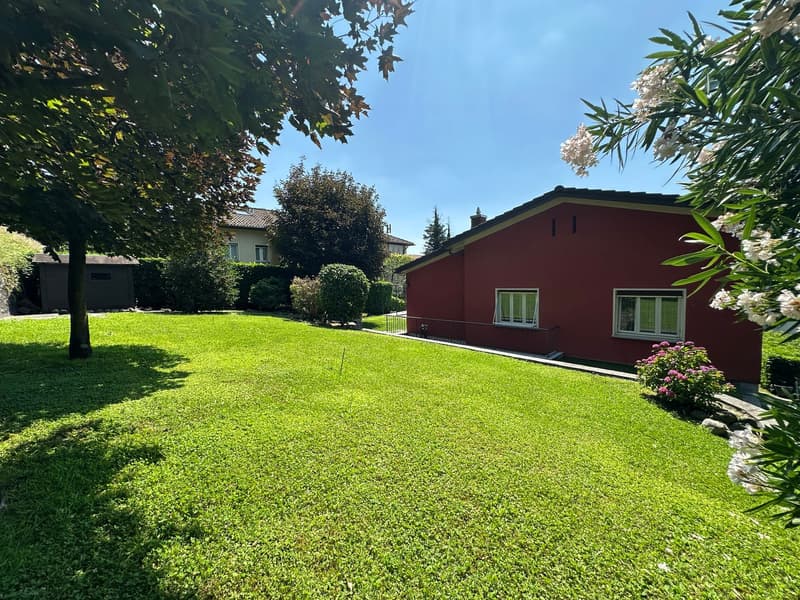 Prächtige Uni-Bi-Familien-Villa mit gepflegtem Garten, optimaler Ausrichtung und freier Sicht (25)