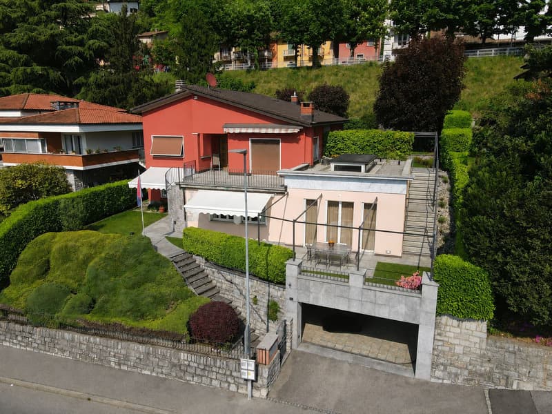 Prächtige Uni-Bi-Familien-Villa mit gepflegtem Garten, optimaler Ausrichtung und freier Sicht (2)