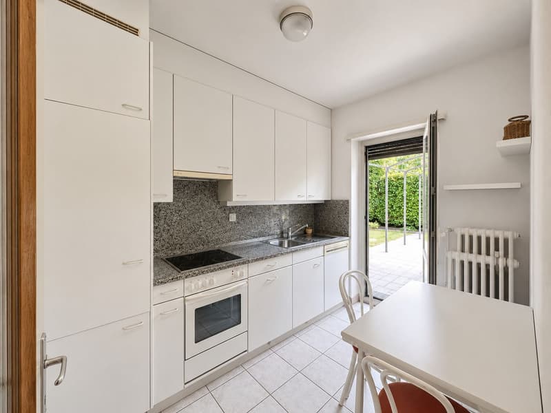 Prächtige Uni-Bi-Familien-Villa mit gepflegtem Garten, optimaler Ausrichtung und freier Sicht (14)
