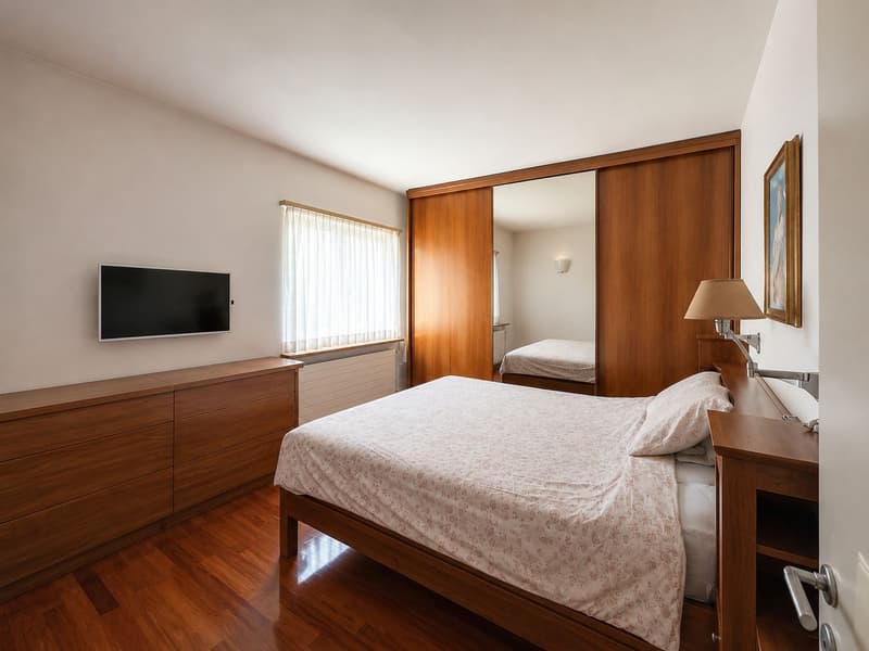 Prächtige Uni-Bi-Familien-Villa mit gepflegtem Garten, optimaler Ausrichtung und freier Sicht (15)