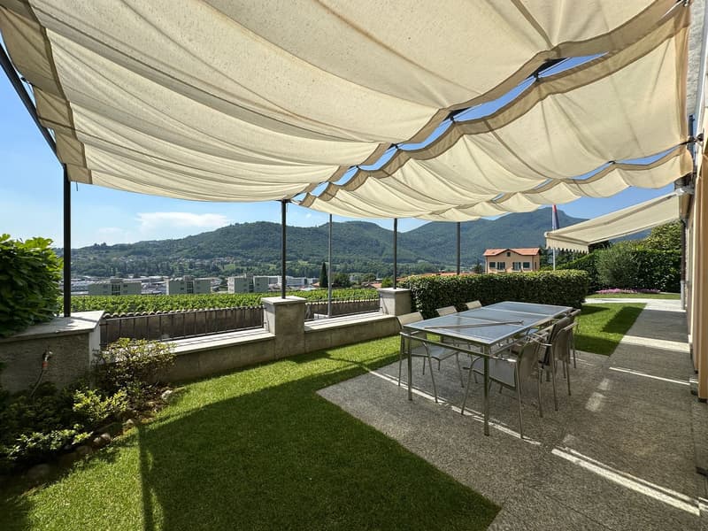 Prächtige Uni-Bi-Familien-Villa mit gepflegtem Garten, optimaler Ausrichtung und freier Sicht (12)