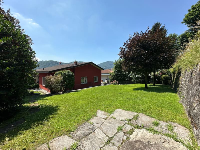 Prächtige Uni-Bi-Familien-Villa mit gepflegtem Garten, optimaler Ausrichtung und freier Sicht (26)