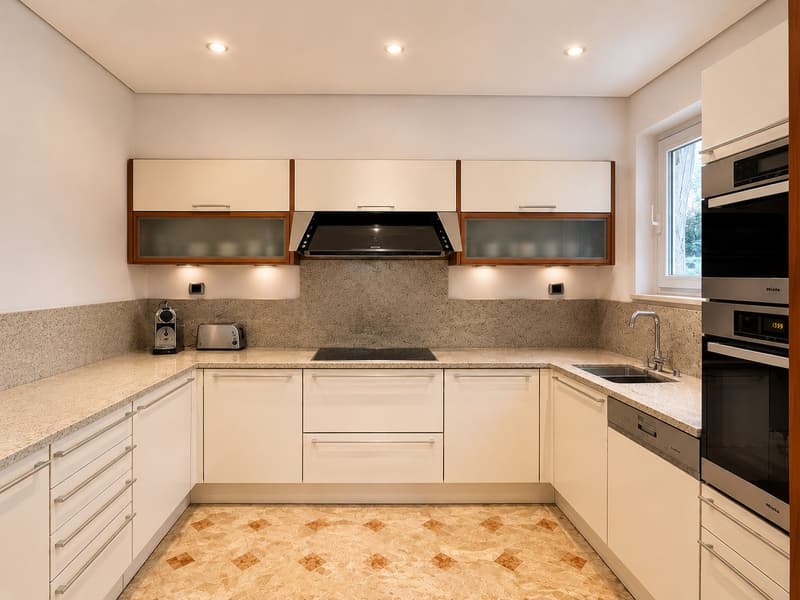 Prächtige Uni-Bi-Familien-Villa mit gepflegtem Garten, optimaler Ausrichtung und freier Sicht (10)