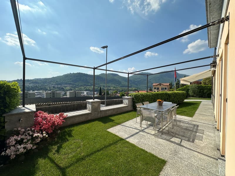 Prächtige Uni-Bi-Familien-Villa mit gepflegtem Garten, optimaler Ausrichtung und freier Sicht (11)