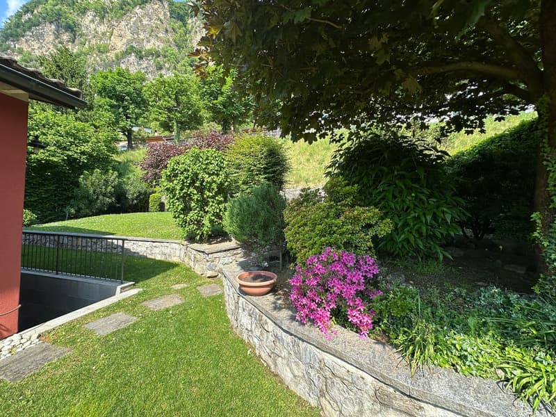Prächtige Uni-Bi-Familien-Villa mit gepflegtem Garten, optimaler Ausrichtung und freier Sicht (24)
