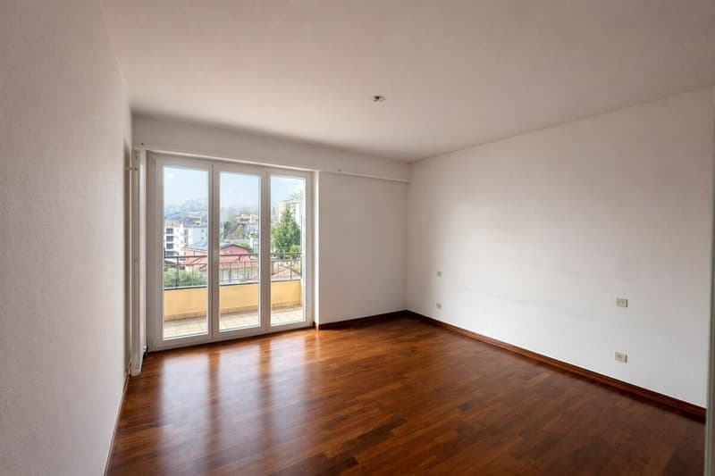 Großes und helles 5.5-Zimmer-Apartment im letzten Stock, offene Aussicht (13)
