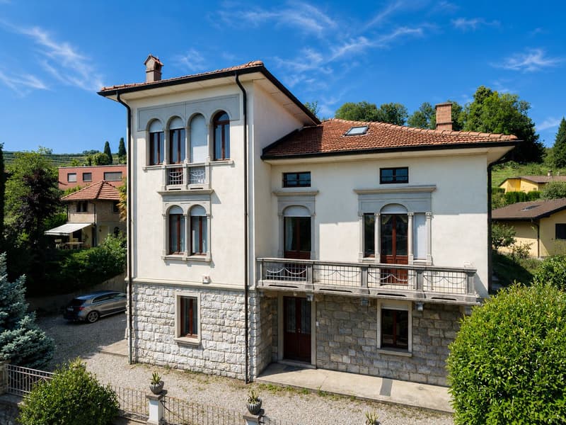 Prestigiosa villa d'epoca in tranquilla e soleggiata zona residenziale (2)