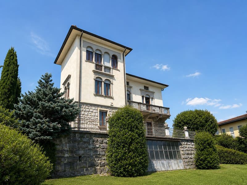 Prestigiosa villa d'epoca in tranquilla e soleggiata zona residenziale (3)