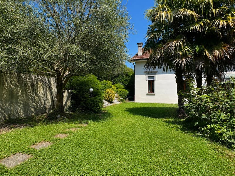 Prestigiosa villa d'epoca in tranquilla e soleggiata zona residenziale (22)