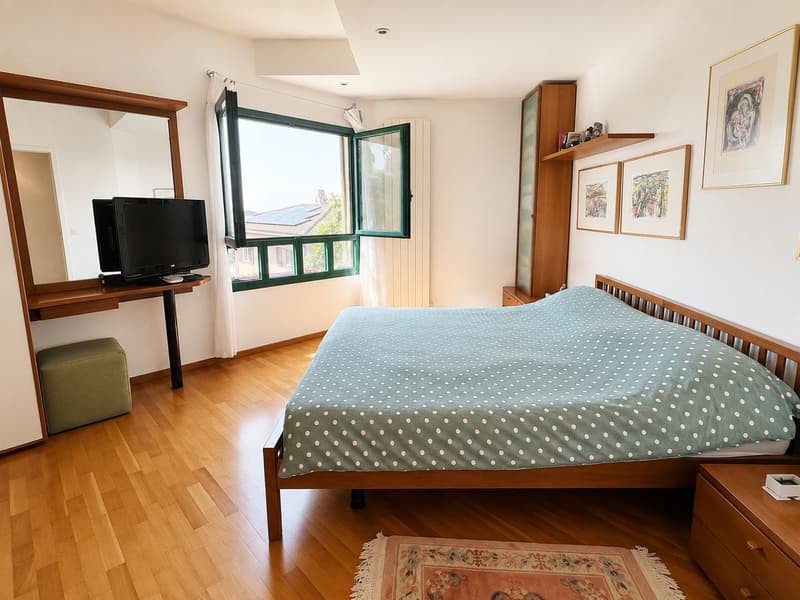 Wunderschöne Villa mit Pool im Grünen (9)