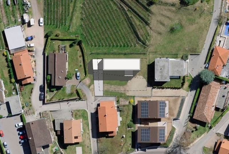 Bebaubares, ebenes Grundstück im Grünen mit genehmigtem Projekt (8)