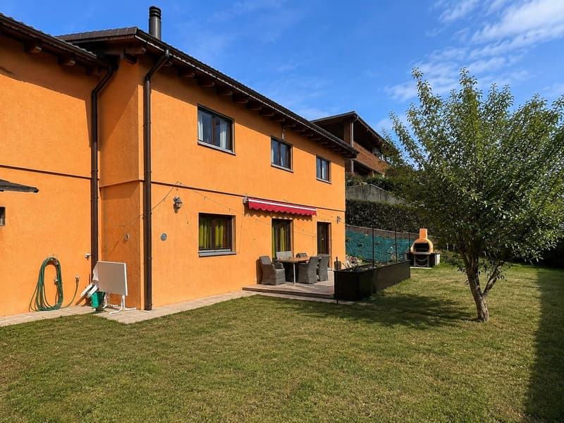 Casa unifamiliare con giardino e vista panoramica (2)