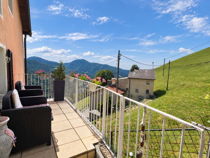 Graziosa casa bifamiliare affacciata sulle montagne (4)