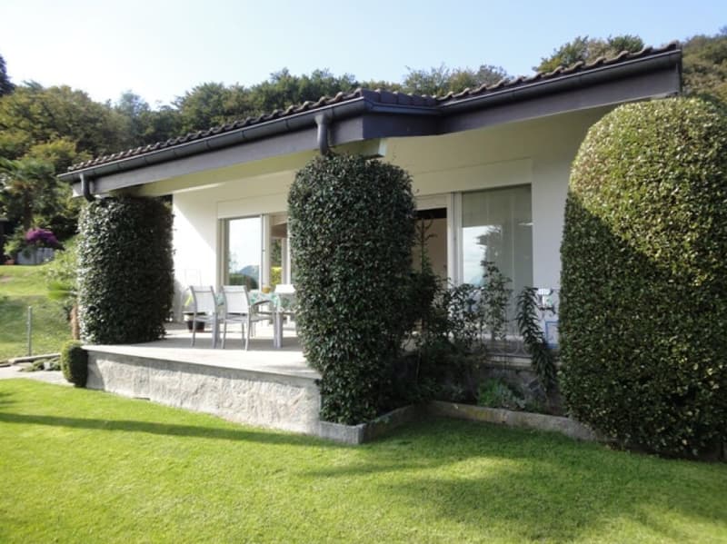Villa signorile nel verde con vista panoramica (1)