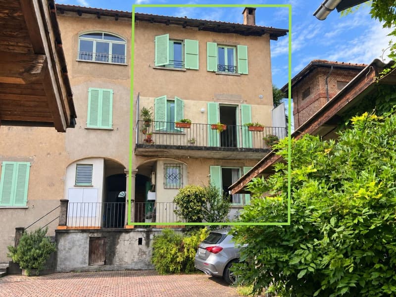 Piccola casa bifamiliare da risanare con rustico e giardino (16)