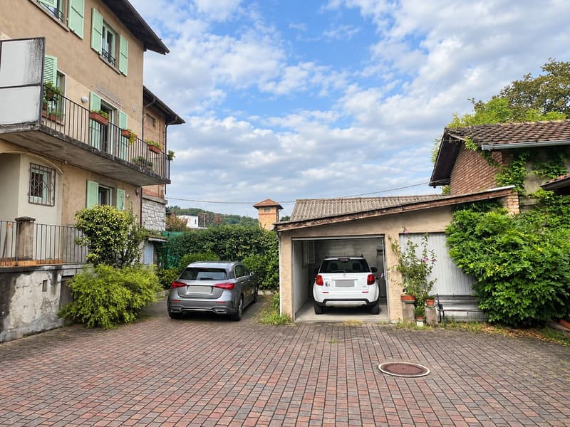 Piccola casa bifamiliare da risanare con rustico e giardino (19)