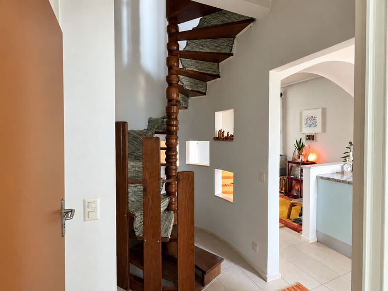 Piccola casa bifamiliare da risanare con rustico e giardino (2)