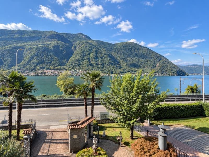 Renovierungsbedürftiges Haus mit zwei separaten Wohnungen und herrlichem Seeblick (13)