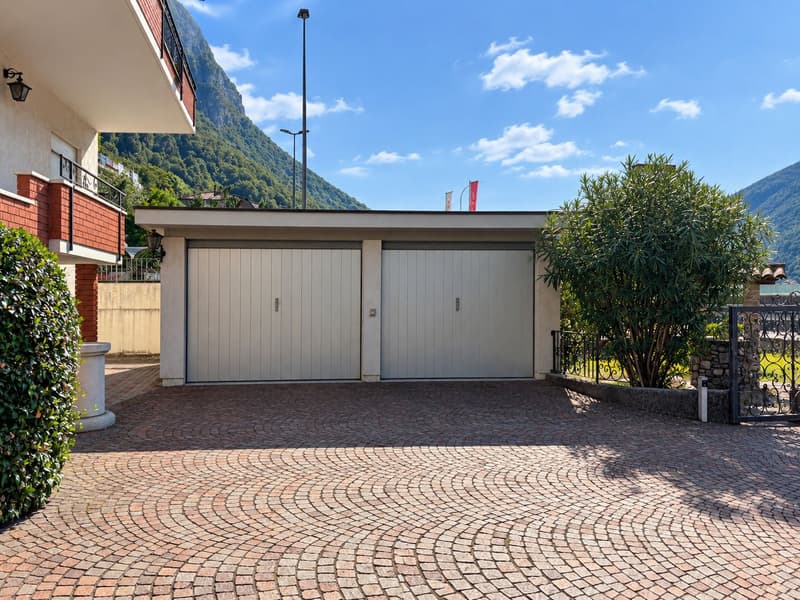 Renovierungsbedürftiges Haus mit zwei separaten Wohnungen und herrlichem Seeblick (21)