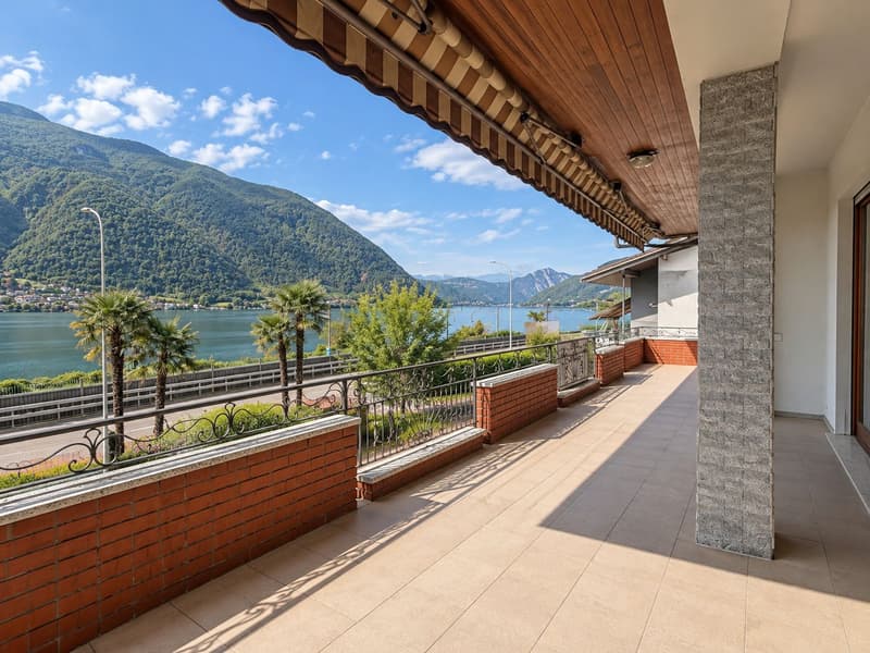 Renovierungsbedürftiges Haus mit zwei separaten Wohnungen und herrlichem Seeblick (4)