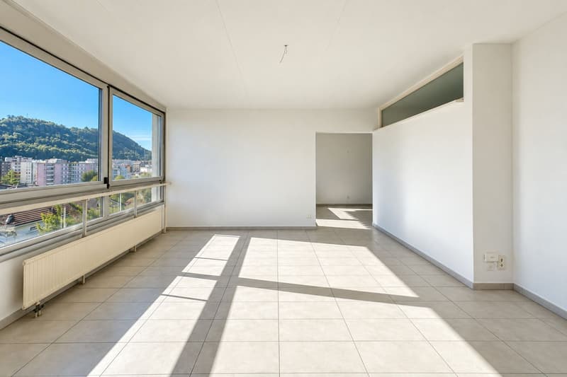 Interessante appartamento di 5.5 locali con balcone e vista aperta (2)