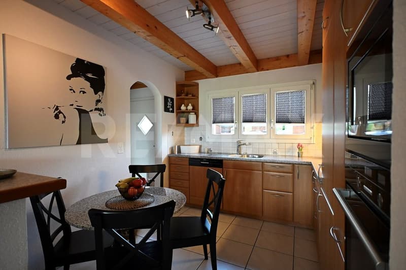 Scopri questa affascinante casa angolare a Merenschwand (7)