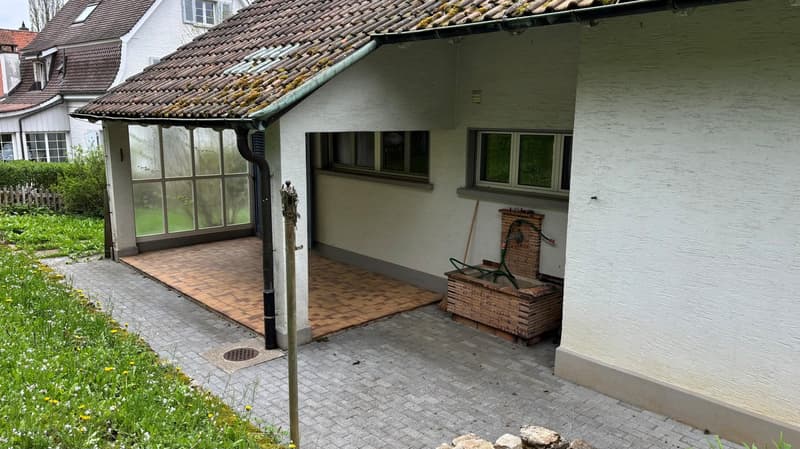 Villa di 10 stanze con grande giardino in posizione soleggiata e tranquilla (8)