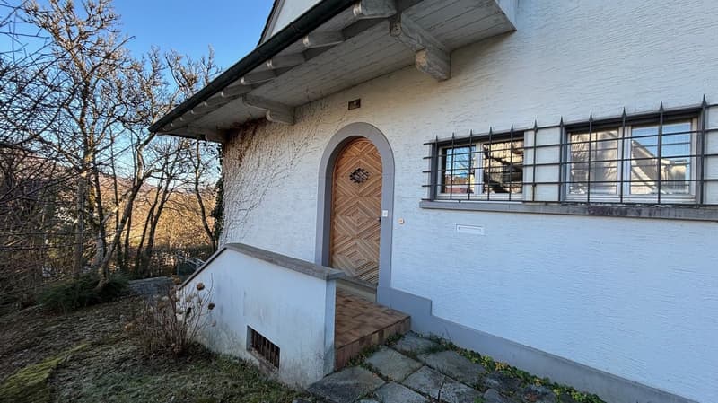 Villa di 10 stanze con grande giardino in posizione soleggiata e tranquilla (3)