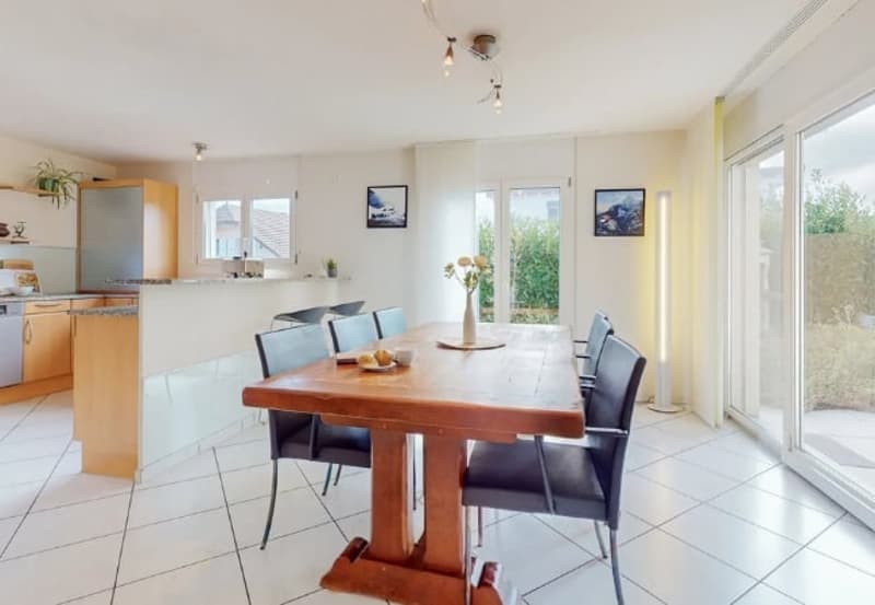 Detached house with 7.5 rooms in Corjolens – spacious volumes, beautiful exterior with pool (2)