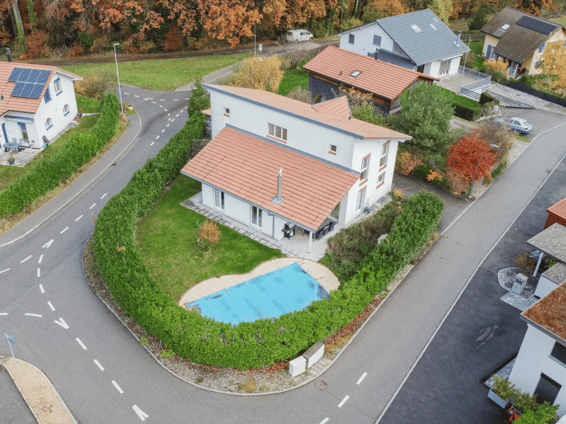 Casa indipendente con 7,5 locali a Corjolens – volumi generosi, bel esterno con piscina (10)