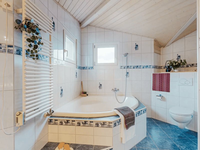Einfamilienhaus 7,5 Zimmer in Corjolens – geräumige Räume, schönes Äußeres mit Pool (8)