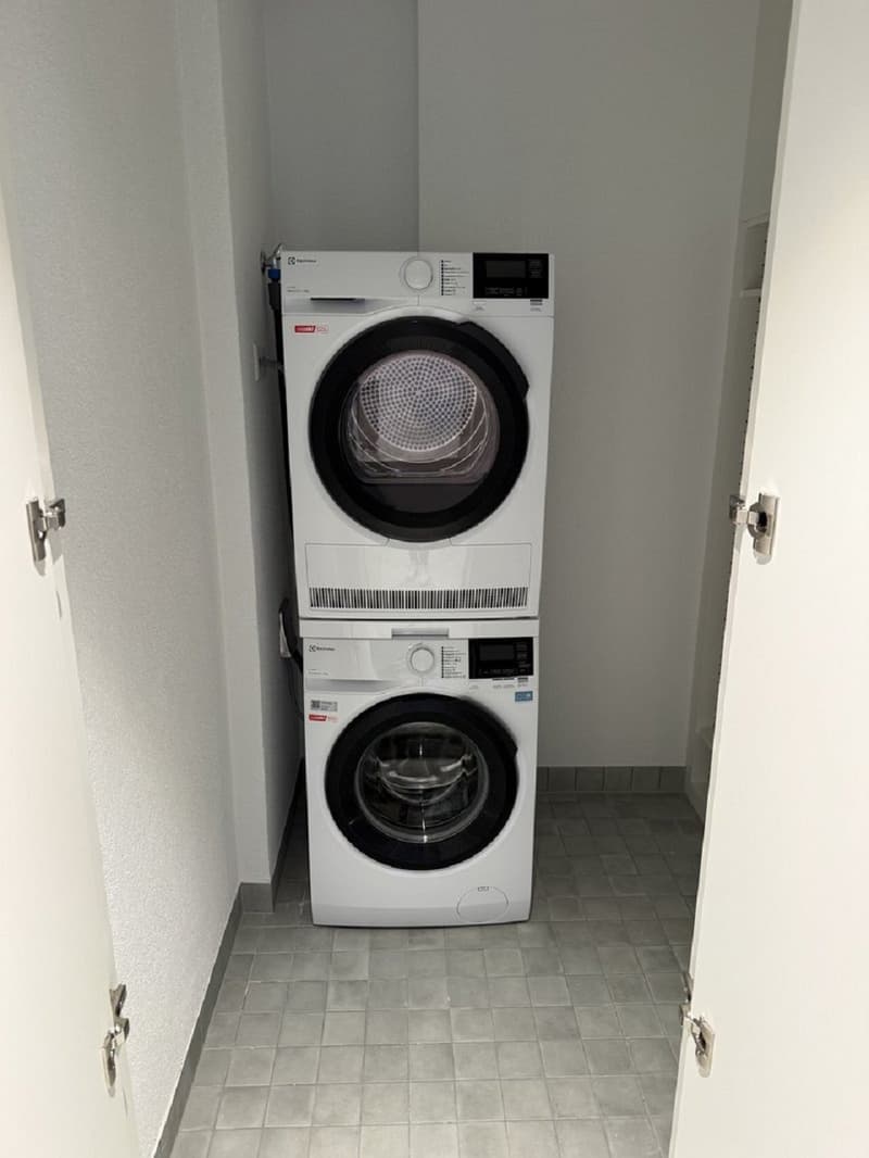 Appartement moderne 3 pièces avec balcon et belle vue à Muttenz (6)