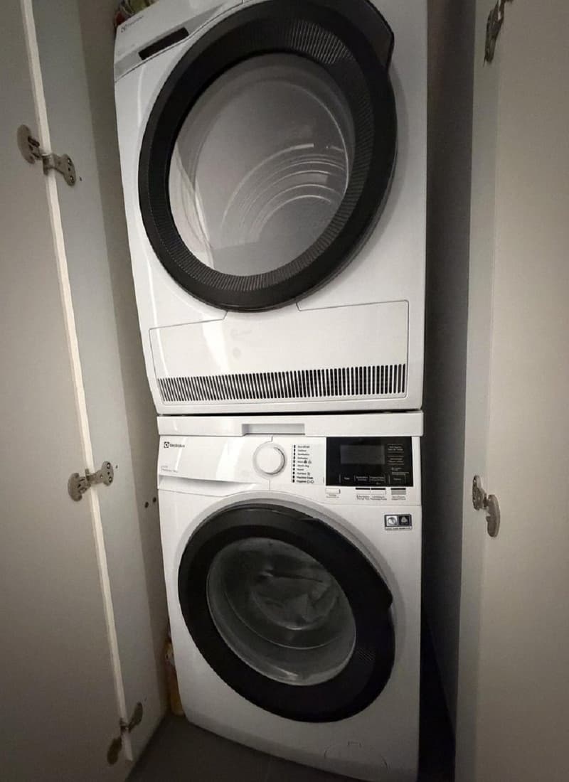 Appartamento moderno 2.5 locali con balcone e vista sulla città a Zürich-Binz (7)