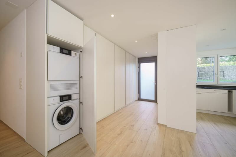 2.5-Zimmerwohnung mit Gartenanteil & AEH-Platz (4)