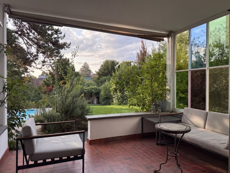 6.5-Zimmer-Doppeleinfamilienhaus mit grossem Garten, Pool und Weitsicht (3)