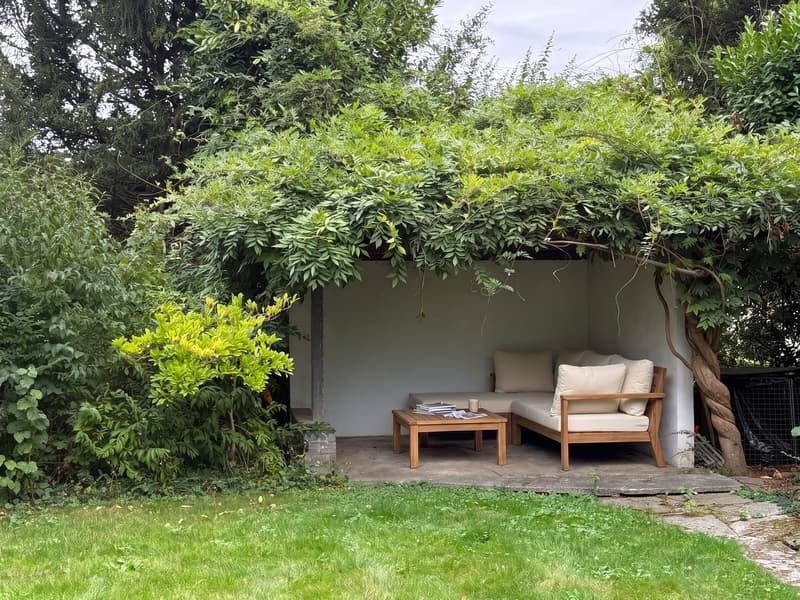 6.5-Zimmer-Doppeleinfamilienhaus mit grossem Garten, Pool und Weitsicht (26)