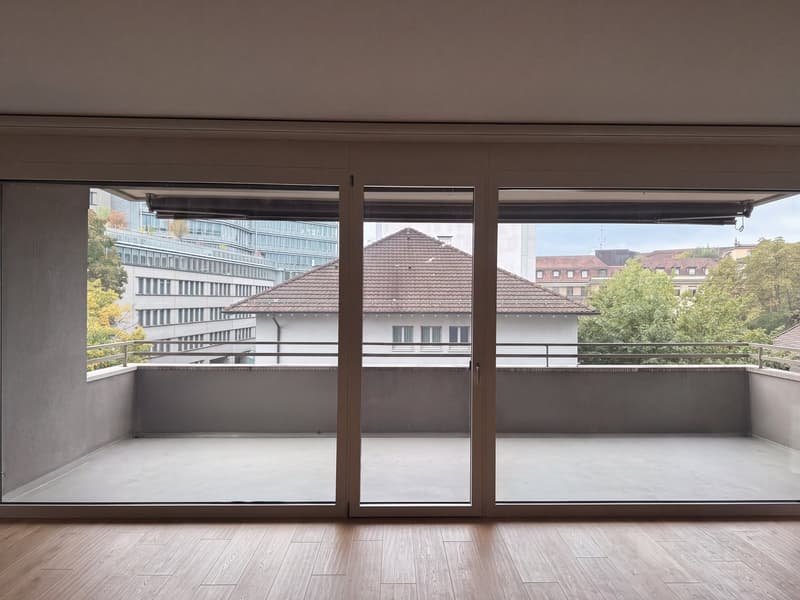 Luxuriöses Wohnen an bester Lage – 2.5-Zimmer-Wohnung mit Loggia und Indoor-Swimmingpool (2)