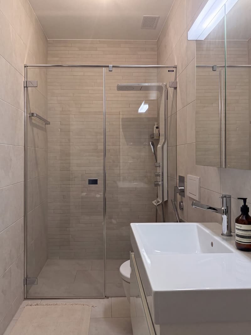 Luxuriöses Wohnen an bester Lage – 2.5-Zimmer-Wohnung mit Loggia und Indoor-Swimmingpool (8)
