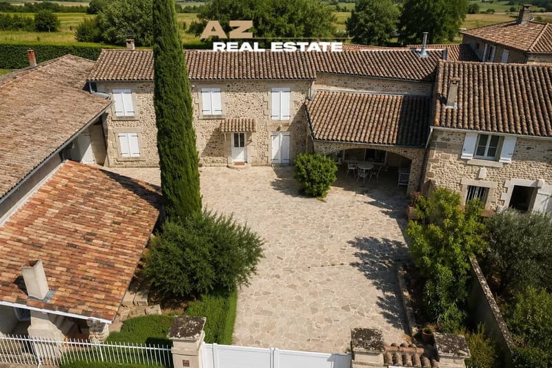 PROPRIETE DE CHARME DANS UN VILLAGE MEDIEVAL  610 000 EURO (13)