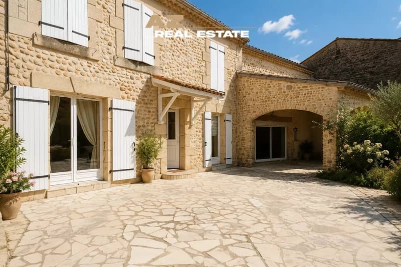 PROPRIETE DE CHARME DANS UN VILLAGE MEDIEVAL  610 000 EURO (8)