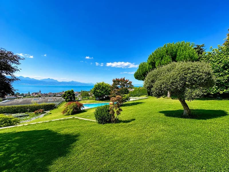 Exceptional property with swimming pool, landscaped garden, and panoramic view over Lake Léman (1)