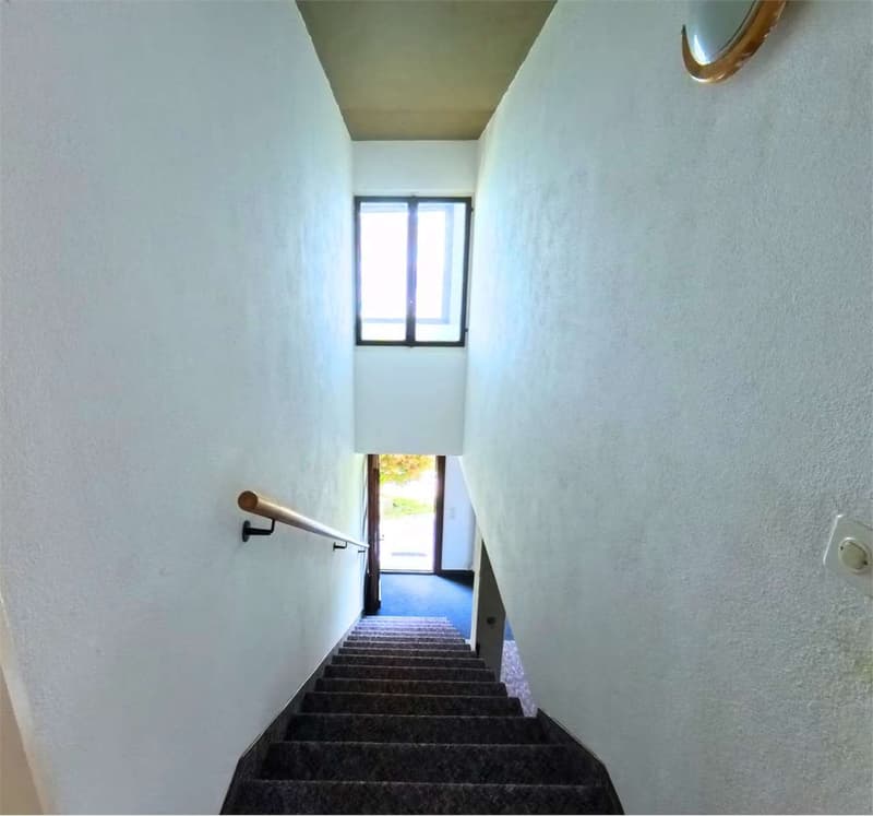 VILLA INDIPENDENTE CON GIARDINO E VISTA APERTA (9)