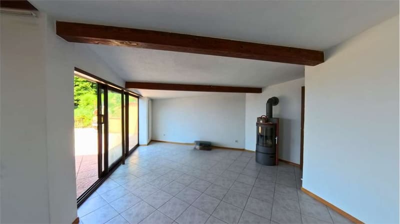 VILLA INDIPENDENTE CON GIARDINO E VISTA APERTA (11)