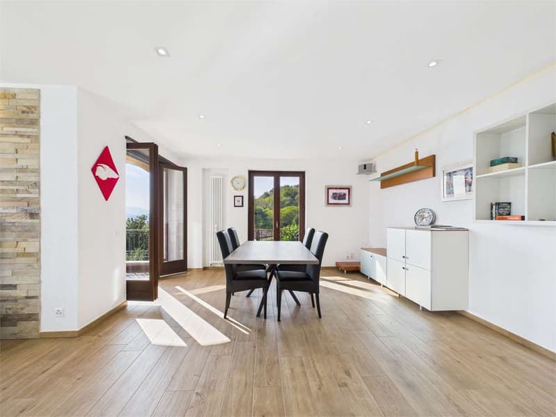 Exklusives 2,5-Zimmer-Apartment mit Seeblick (6)