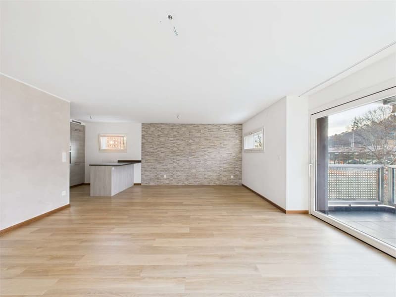 Geräumige und helle 4,5-Zimmer-Wohnung in einer noblen Residenz (3)