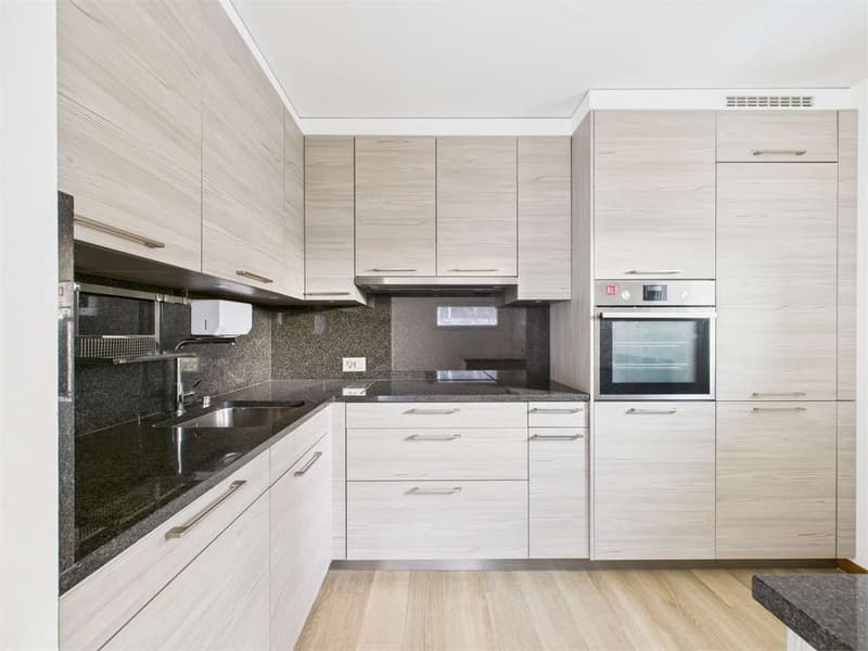 Geräumige und helle 4,5-Zimmer-Wohnung in einer noblen Residenz (8)