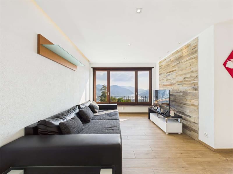 Exclusive Apartment with Lake View and Communal Pool (7)