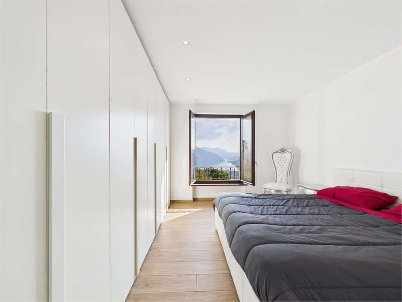 Exclusive Apartment with Lake View and Communal Pool (12)